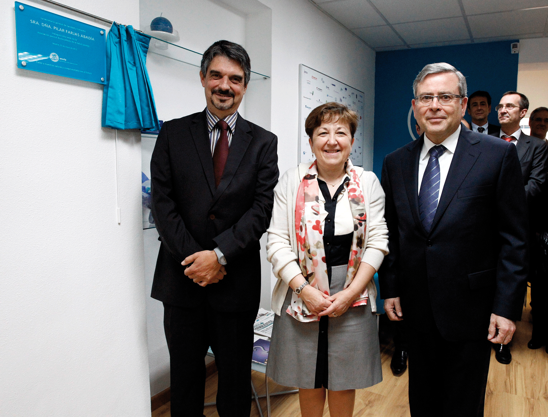 Pilar Farjas, junto con representantes de anefp, en la inauguración de la remodelada sede